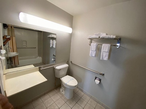 Budget Inn Of Hayward image 36